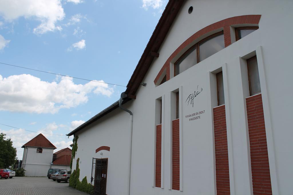 Tiffán's Pincészet és Panzió Hotel Villány Exterior foto