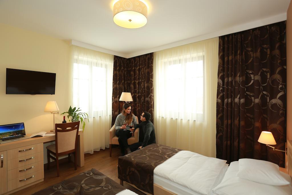Tiffán's Pincészet és Panzió Hotel Villány Quarto foto