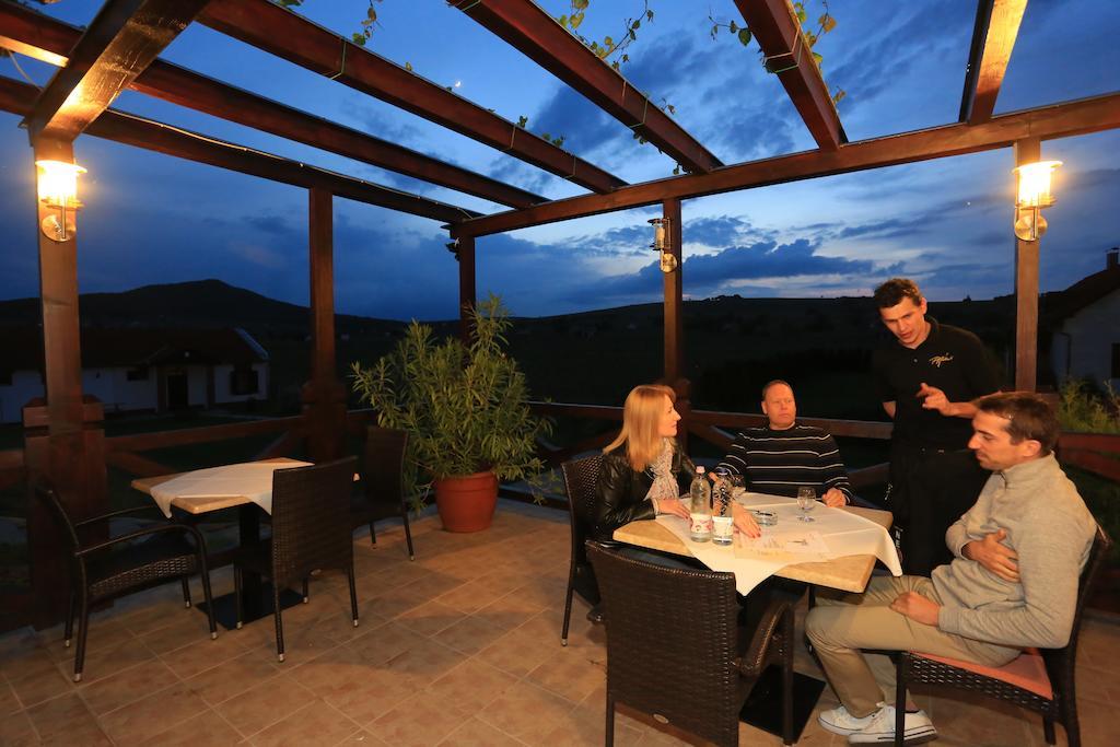 Tiffán's Pincészet és Panzió Hotel Villány Quarto foto